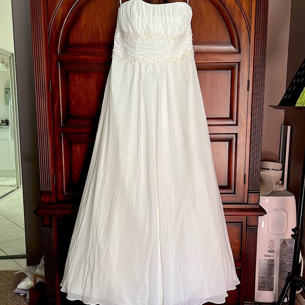 David’s Bridal Chiffon Beaded Empire Plus Size
Wedding Dress White size: 16W​​​ - Picture 7 of 14
